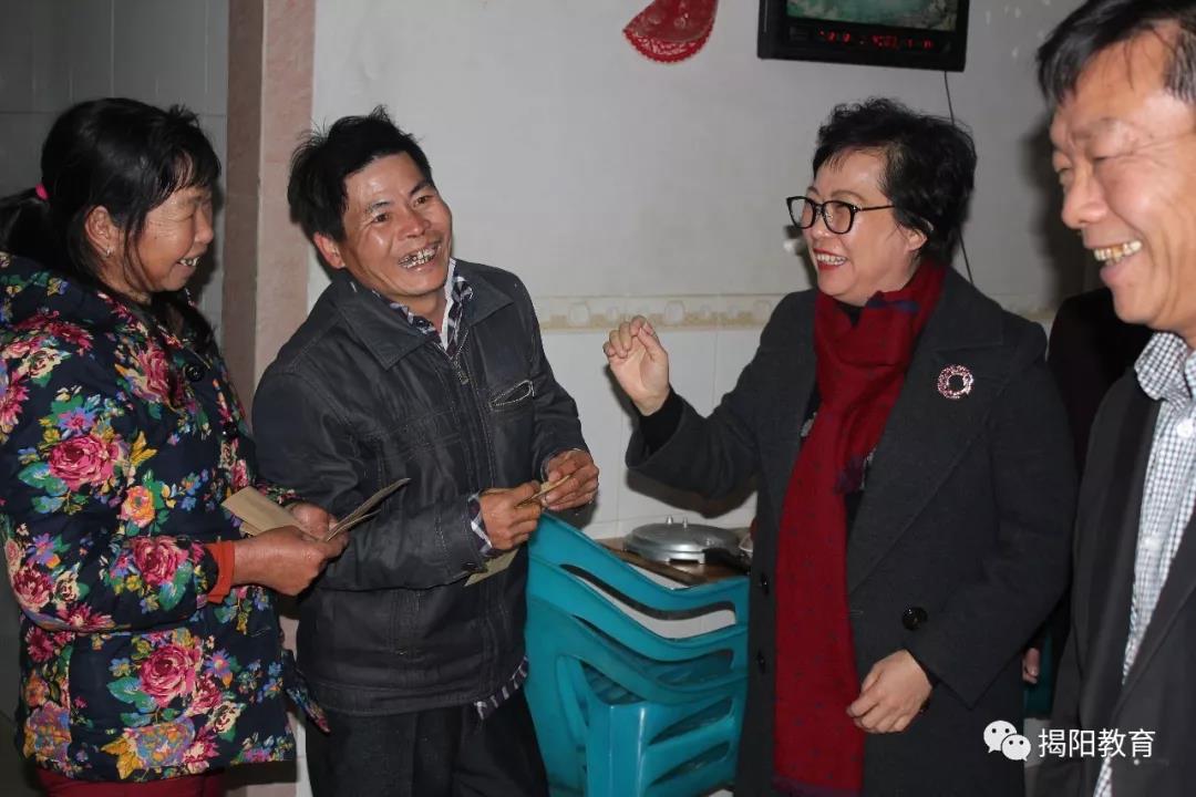 �����������ů ��ƶο��ů���� �����н����ֿ�չ��������ůο�ʻ